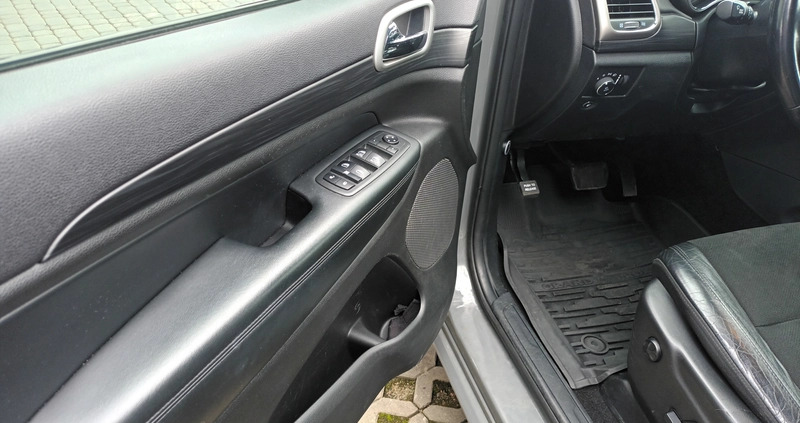 Jeep Grand Cherokee cena 133000 przebieg: 107500, rok produkcji 2019 z Kraków małe 172